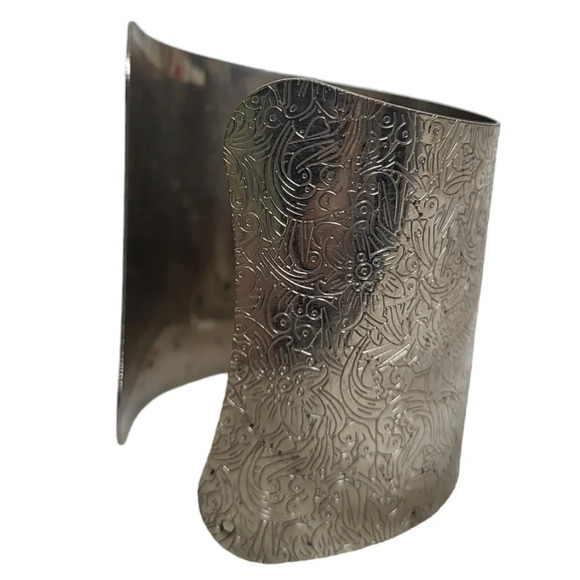 Silvertone Floral Inlay Open Cuff Bangle - Picture 3 of 3